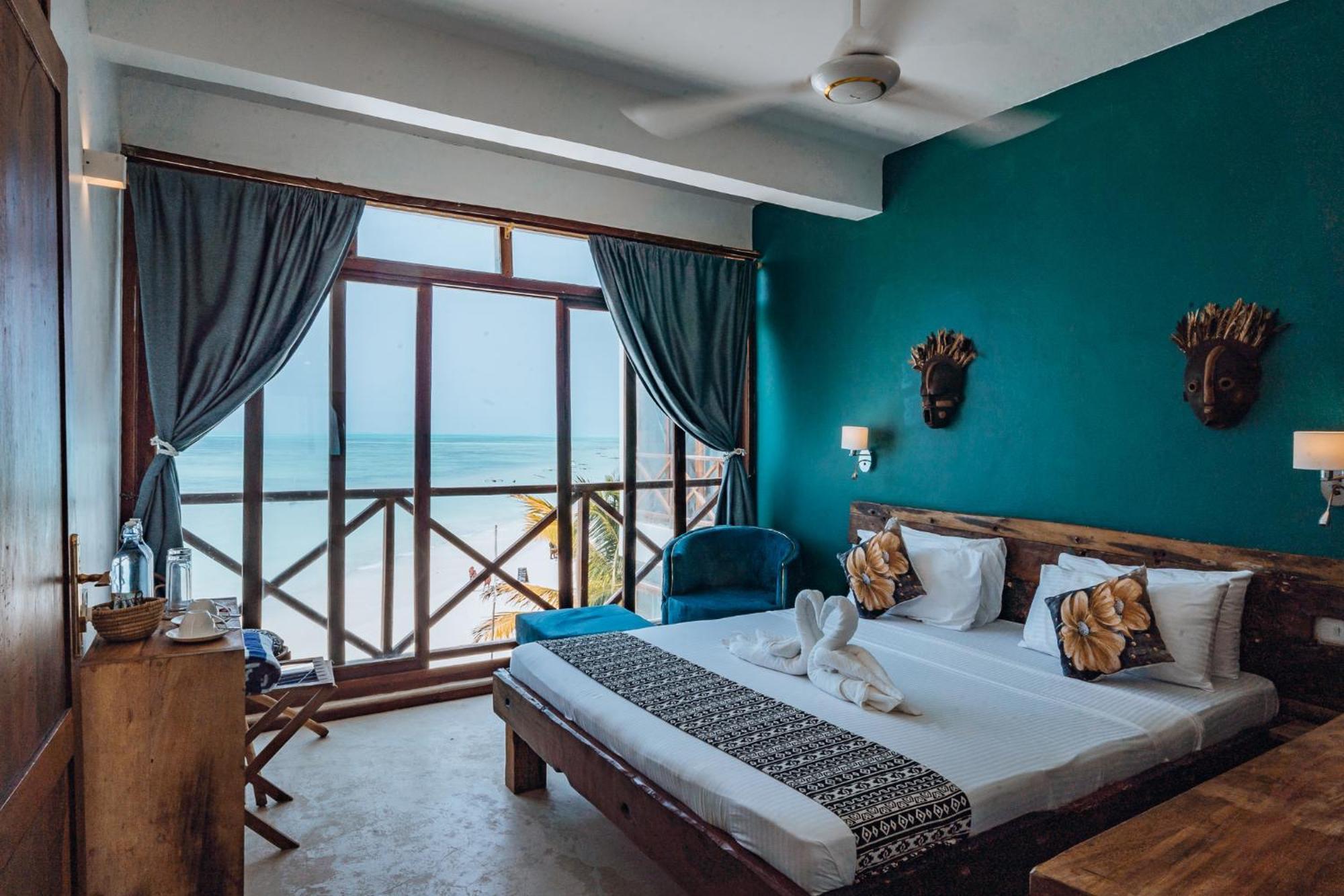Hotel Pili Pili Tropical Island 4*